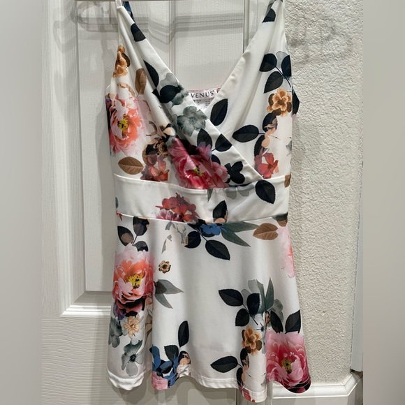 VENUS Peplum Top - Picture 1 of 3